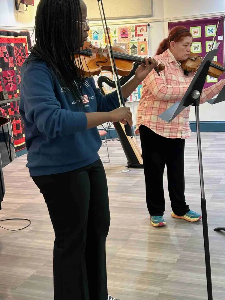 An Allegro Music School teacher collaborates with her student in a beautiful violin duet during the Winter Recital.