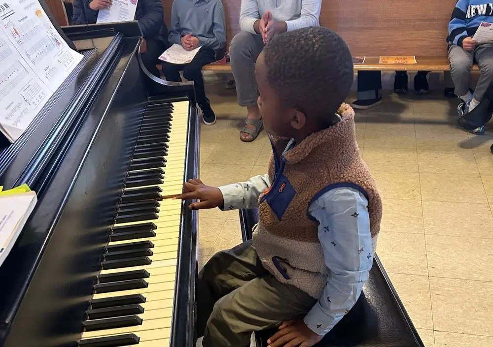 allegro-music-school-diwali-young-child-piano-performance-2025-43